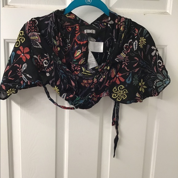 Reformation Tops - REFORMATION FLORAL SHORT WRAP TOP EUC SZ 2